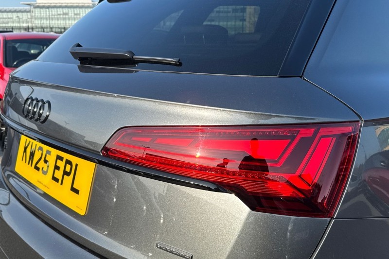 2025 (25) AUDI Q5 50 TFSI e Quattro Black Edition 5dr S Tronic 5143067