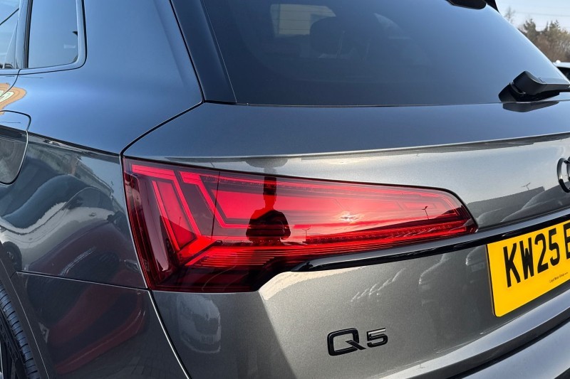 2025 (25) AUDI Q5 50 TFSI e Quattro Black Edition 5dr S Tronic 5143044