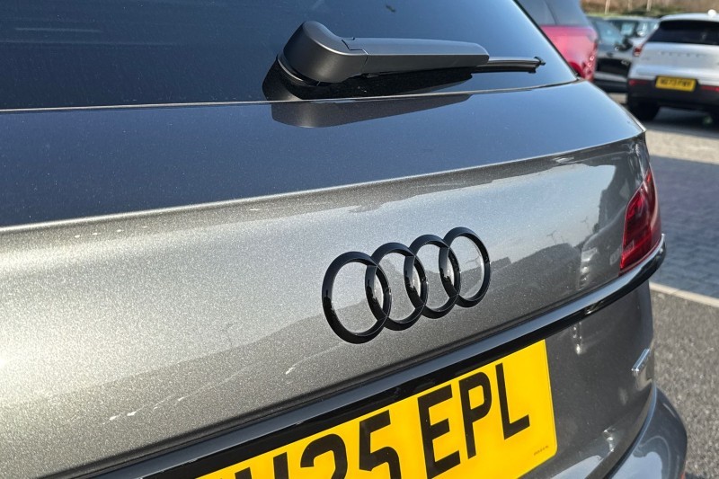 2025 (25) AUDI Q5 50 TFSI e Quattro Black Edition 5dr S Tronic 5143065