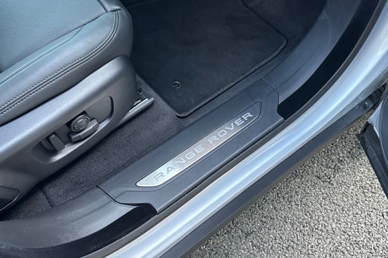 2025 (25) LAND ROVER RANGE ROVER VELAR 2.0 D200 MHEV Dynamic SE 5dr Auto 5154613