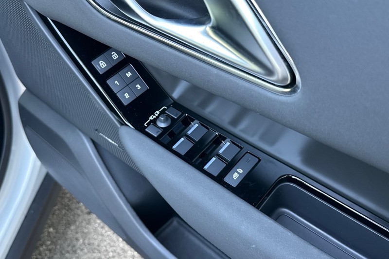 2025 (25) LAND ROVER RANGE ROVER VELAR 2.0 D200 MHEV Dynamic SE 5dr Auto 5154600