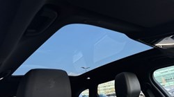 2025 (25) LAND ROVER RANGE ROVER VELAR 2.0 D200 MHEV Dynamic SE 5dr Auto 5154598