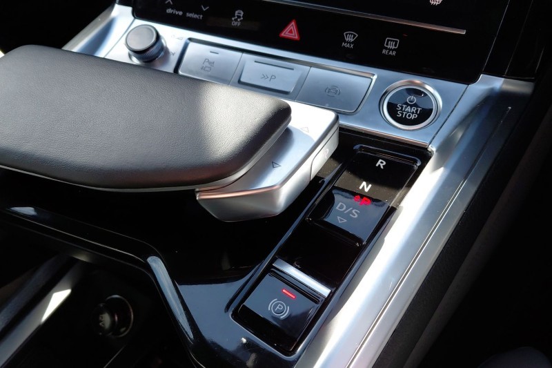 2024 (24) AUDI Q8 250kW 50 Quattro 95kWh Black Edition 5dr Auto 5224030