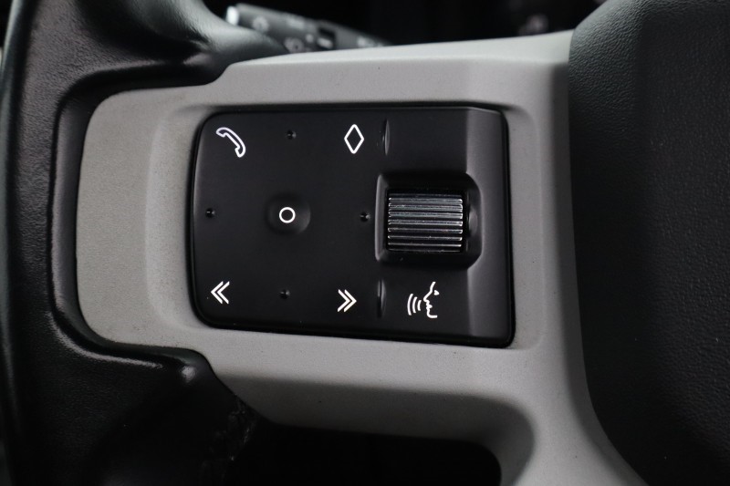 2023 (73) LAND ROVER DEFENDER 3.0 D250 X-Dynamic SE 110 5dr Auto 5737683