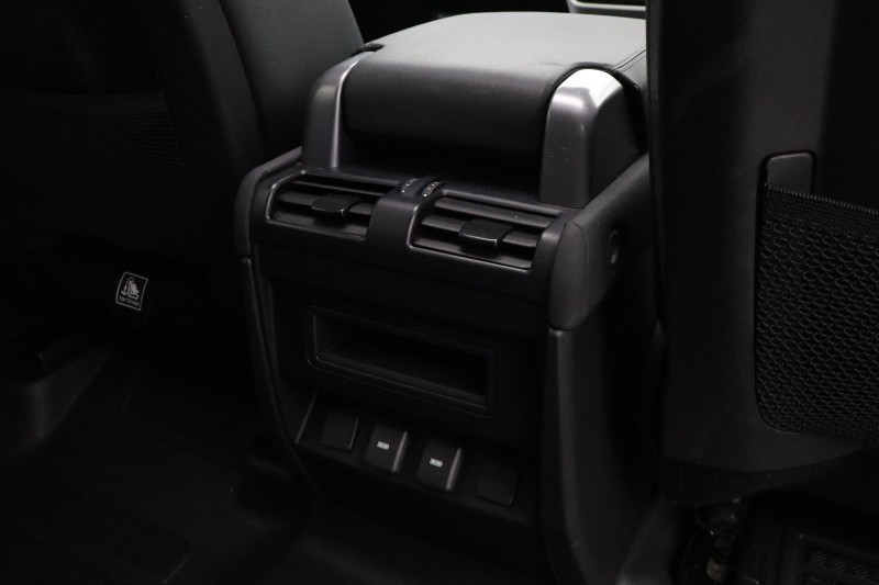 2023 (73) LAND ROVER DEFENDER 3.0 D250 X-Dynamic SE 110 5dr Auto 5737669