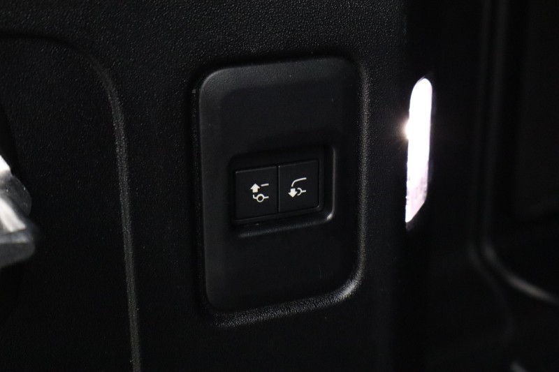 2023 (73) LAND ROVER DEFENDER 3.0 D250 X-Dynamic SE 110 5dr Auto 5737716
