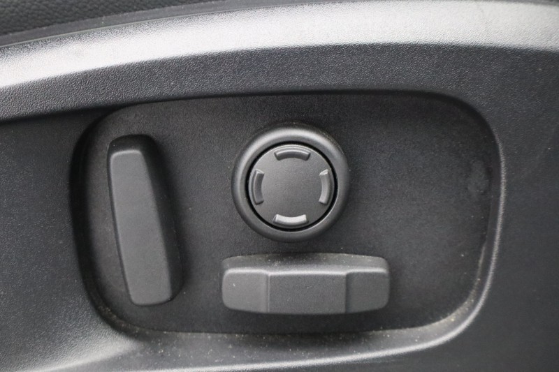 2023 (73) LAND ROVER DEFENDER 3.0 D300 X-Dynamic SE 110 5dr Auto [7 Seat] 5148076