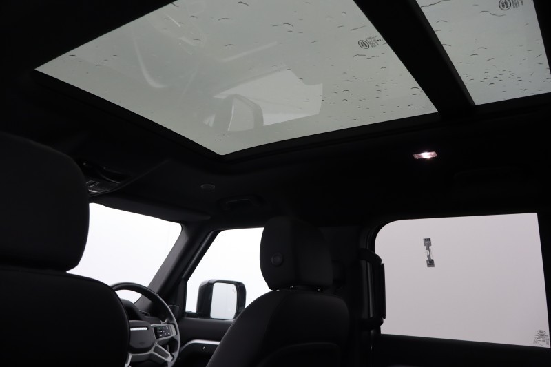 2023 (73) LAND ROVER DEFENDER 3.0 D300 X-Dynamic SE 110 5dr Auto [7 Seat] 5148058