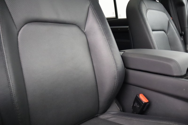 2023 (73) LAND ROVER DEFENDER 3.0 D300 X-Dynamic SE 110 5dr Auto [7 Seat] 5148078