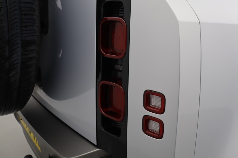 2023 (73) LAND ROVER DEFENDER 3.0 D300 X-Dynamic SE 110 5dr Auto [7 Seat] 5148050