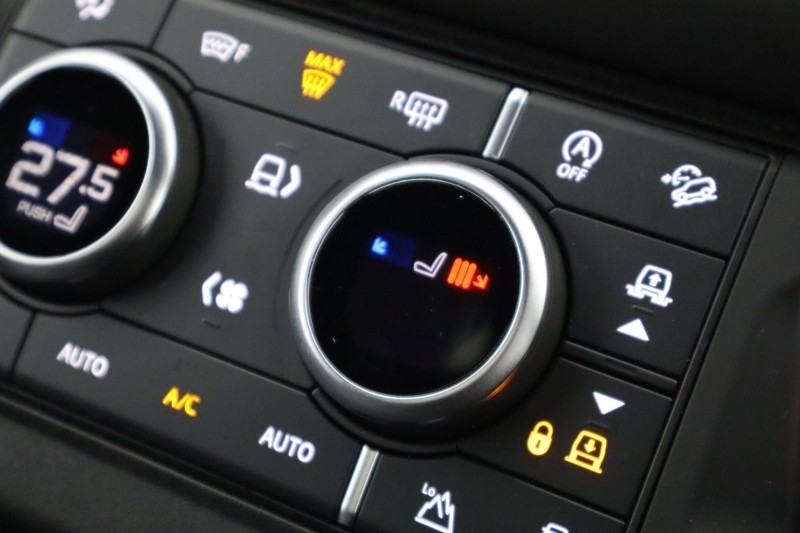 2023 (73) LAND ROVER DEFENDER 3.0 D300 X-Dynamic SE 110 5dr Auto [7 Seat] 5148087