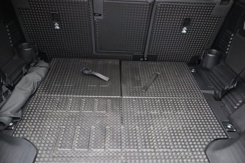 2023 (73) LAND ROVER DEFENDER 3.0 D300 X-Dynamic SE 110 5dr Auto [7 Seat] 5148054