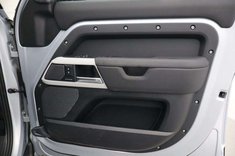 2023 (73) LAND ROVER DEFENDER 3.0 D300 X-Dynamic SE 110 5dr Auto [7 Seat] 5148073