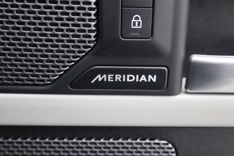 2023 (73) LAND ROVER DEFENDER 3.0 D300 X-Dynamic SE 110 5dr Auto [7 Seat] 5148074