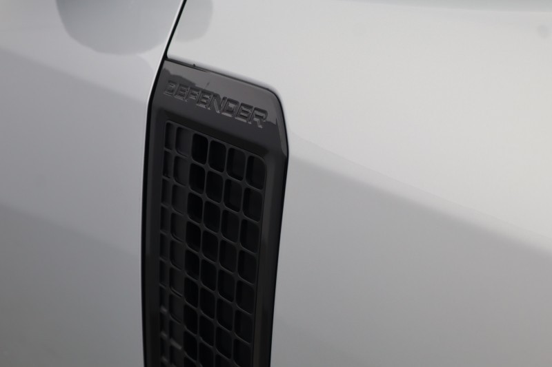 2023 (73) LAND ROVER DEFENDER 3.0 D300 X-Dynamic SE 110 5dr Auto [7 Seat] 5148047