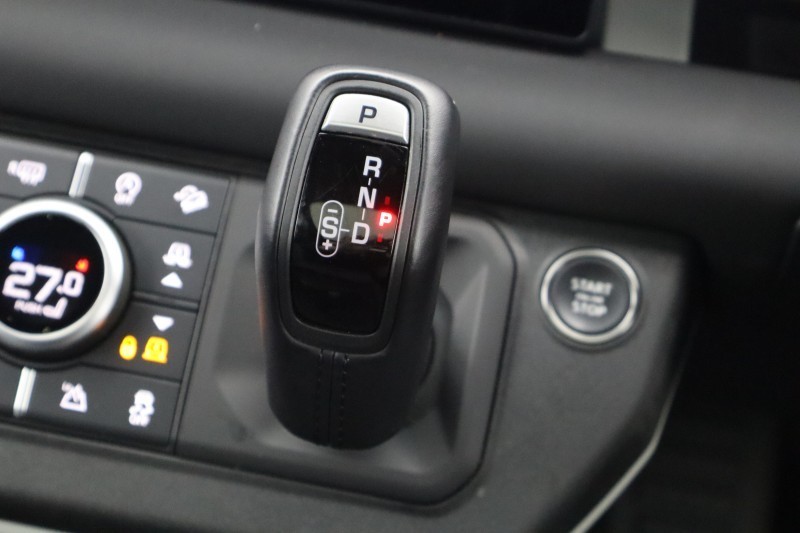 2023 (73) LAND ROVER DEFENDER 3.0 D300 X-Dynamic SE 110 5dr Auto [7 Seat] 5148070