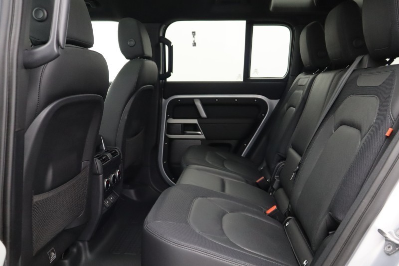 2023 (73) LAND ROVER DEFENDER 3.0 D300 X-Dynamic SE 110 5dr Auto [7 Seat] 5148059