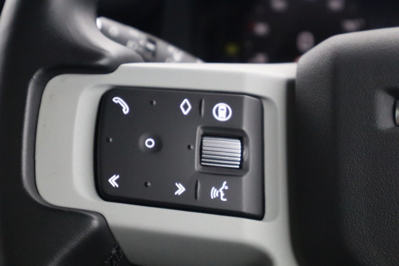 2023 (73) LAND ROVER DEFENDER 3.0 D300 X-Dynamic SE 110 5dr Auto [7 Seat] 5148071