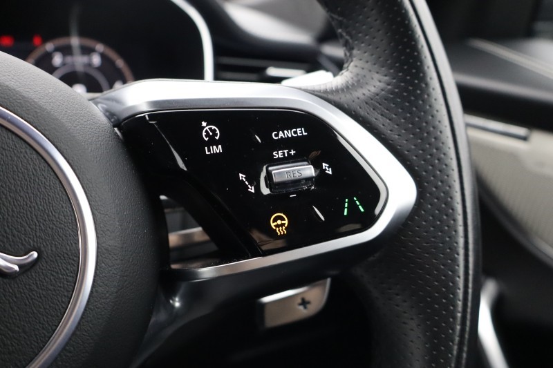 2021 (21) JAGUAR F-PACE 2.0 D200 R-Dynamic HSE 5dr Auto AWD 5230697