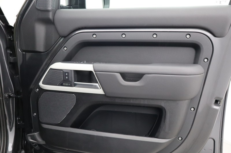 2023 (23) LAND ROVER DEFENDER 3.0 D250 X-Dynamic HSE 110 5dr Auto 5183703