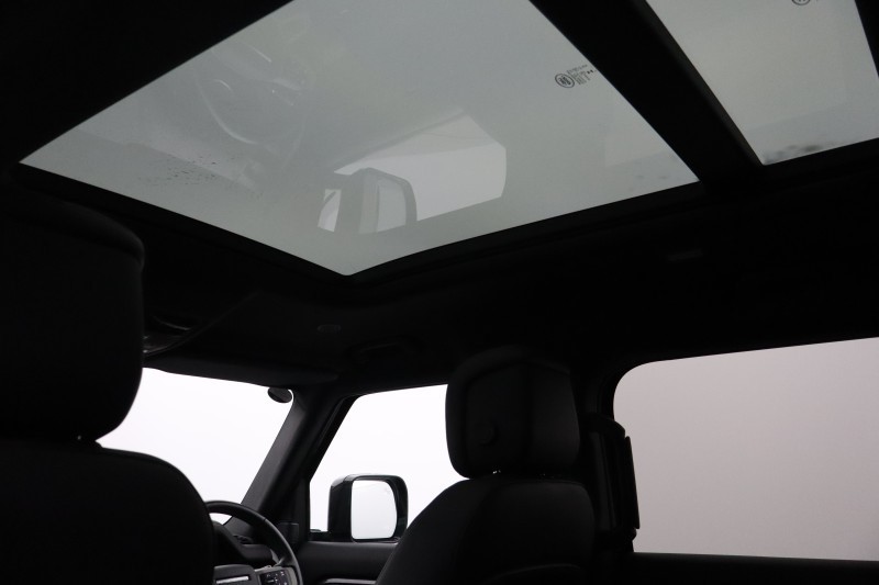 2023 (23) LAND ROVER DEFENDER 3.0 D250 X-Dynamic HSE 110 5dr Auto 5183702