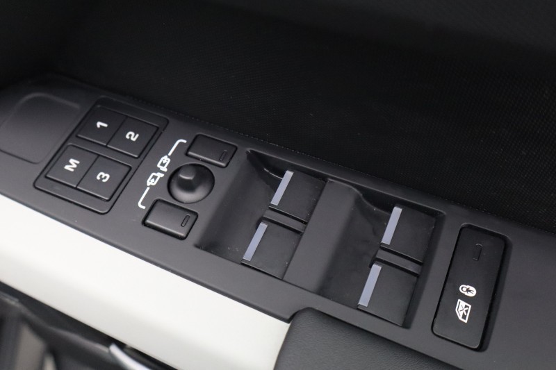 2023 (23) LAND ROVER DEFENDER 3.0 D250 X-Dynamic HSE 110 5dr Auto 5183704