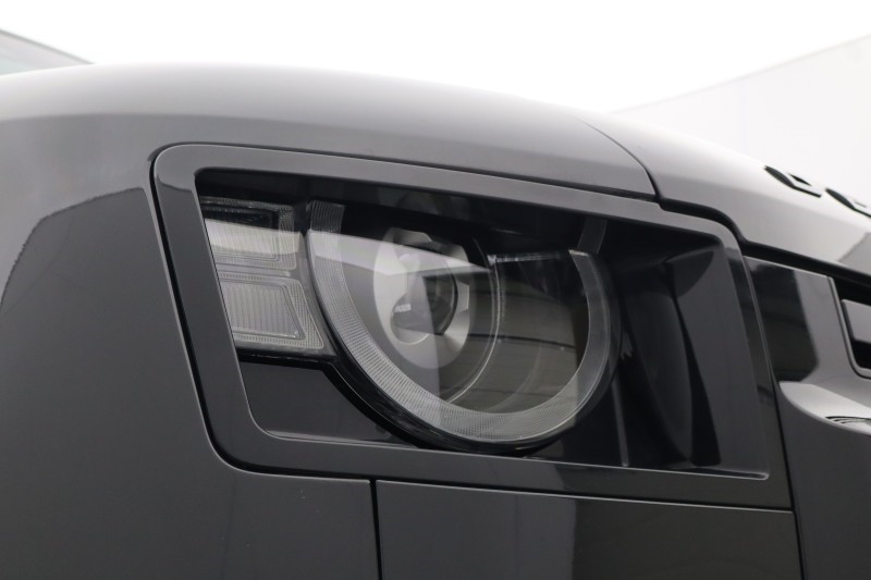 2023 (23) LAND ROVER DEFENDER 3.0 D300 X-Dynamic S 110 5dr Auto 5230527