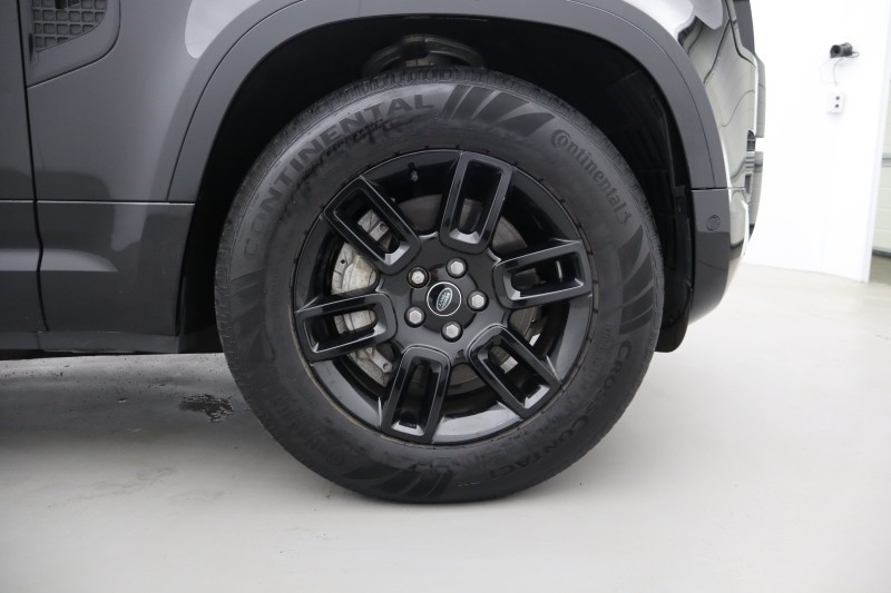 2023 (23) LAND ROVER DEFENDER 3.0 D300 X-Dynamic S 110 5dr Auto 5230517