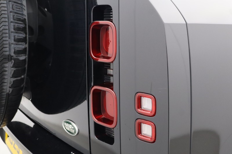 2023 (23) LAND ROVER DEFENDER 3.0 D300 X-Dynamic S 110 5dr Auto 5230518