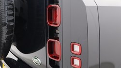 2023 (23) LAND ROVER DEFENDER 3.0 D300 X-Dynamic S 110 5dr Auto 5230518
