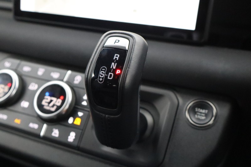 2023 (23) LAND ROVER DEFENDER 3.0 D300 X-Dynamic S 110 5dr Auto 5230551