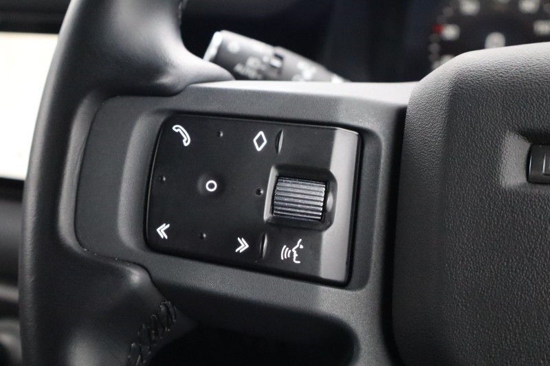 2023 (23) LAND ROVER DEFENDER 3.0 D300 X-Dynamic S 110 5dr Auto 5230548