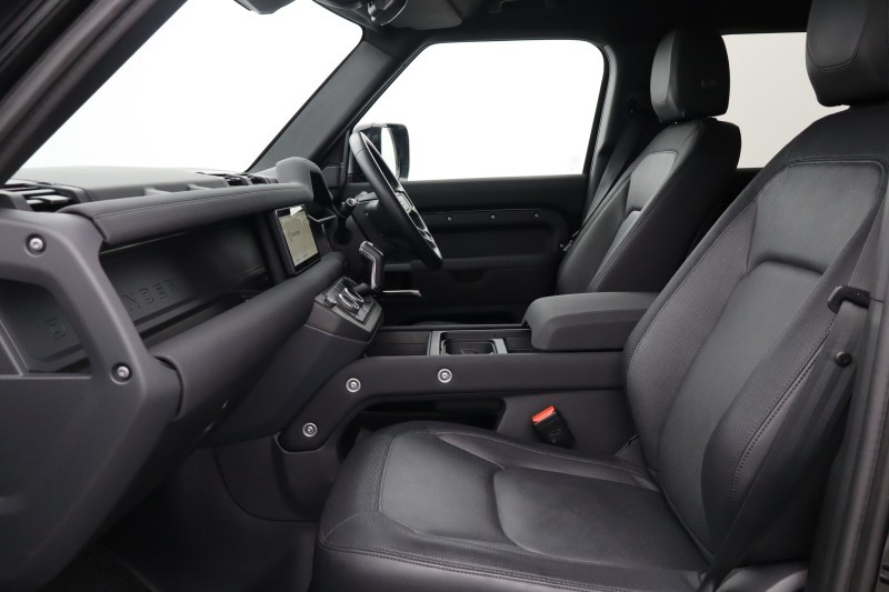 2023 (23) LAND ROVER DEFENDER 3.0 D300 X-Dynamic S 110 5dr Auto 5230512