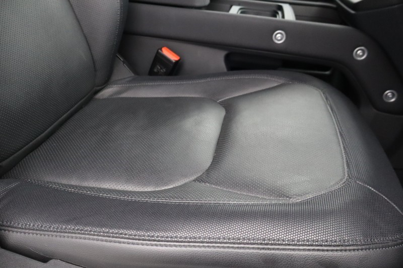 2023 (23) LAND ROVER DEFENDER 3.0 D300 X-Dynamic S 110 5dr Auto 5230532