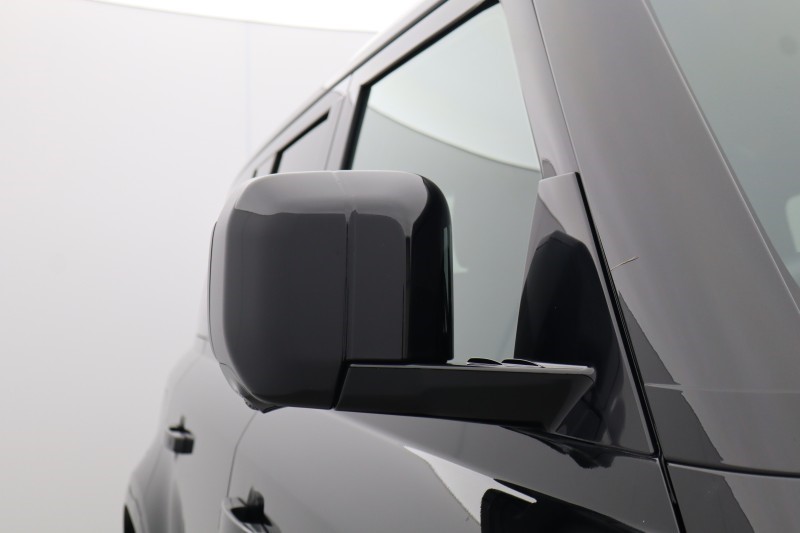 2023 (23) LAND ROVER DEFENDER 3.0 D300 X-Dynamic S 110 5dr Auto 5230516