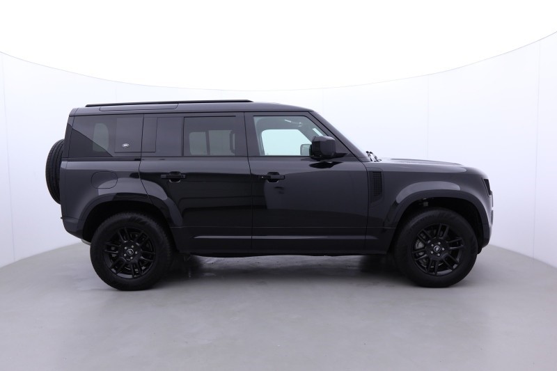 2023 (23) LAND ROVER DEFENDER 3.0 D300 X-Dynamic S 110 5dr Auto 5230509