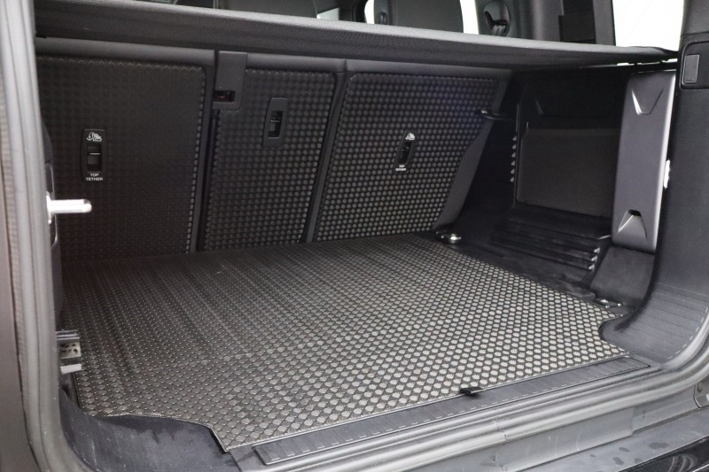 2023 (23) LAND ROVER DEFENDER 3.0 D300 X-Dynamic S 110 5dr Auto 5230535