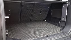 2023 (23) LAND ROVER DEFENDER 3.0 D300 X-Dynamic S 110 5dr Auto 5230535