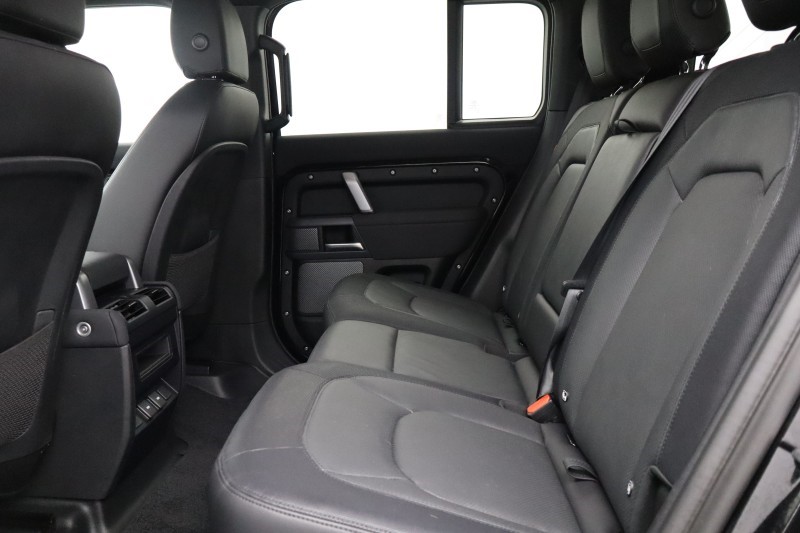 2023 (23) LAND ROVER DEFENDER 3.0 D300 X-Dynamic S 110 5dr Auto 5230513