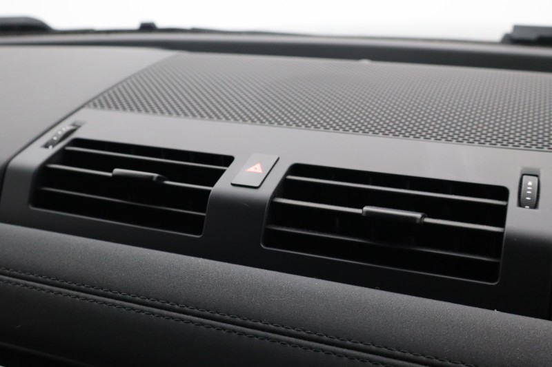 2023 (23) LAND ROVER DEFENDER 3.0 D300 X-Dynamic S 110 5dr Auto 5230547