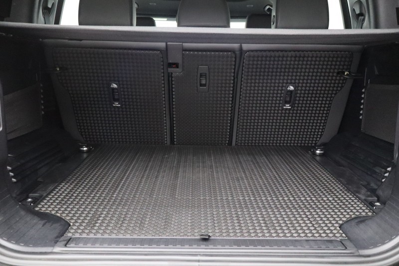 2023 (23) LAND ROVER DEFENDER 3.0 D300 X-Dynamic S 110 5dr Auto 5230534