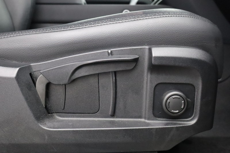 2023 (23) LAND ROVER DEFENDER 3.0 D300 X-Dynamic S 110 5dr Auto 5230531