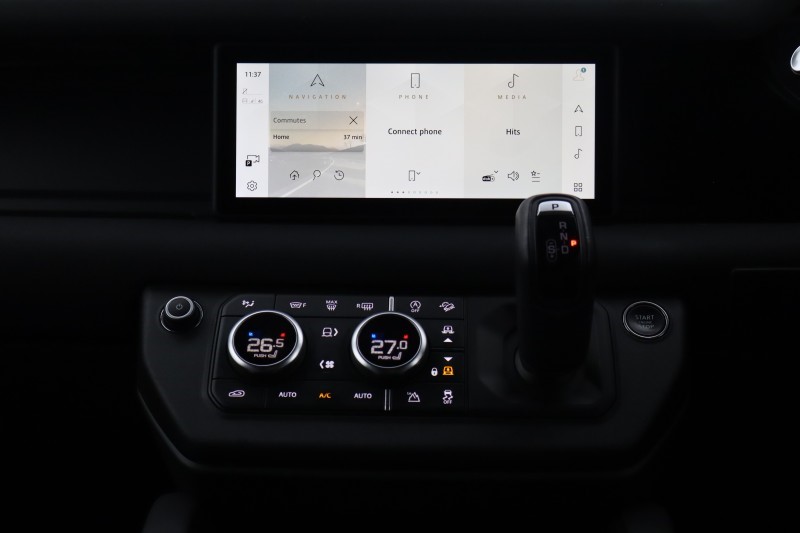 2023 (23) LAND ROVER DEFENDER 3.0 D300 X-Dynamic S 110 5dr Auto 5230544