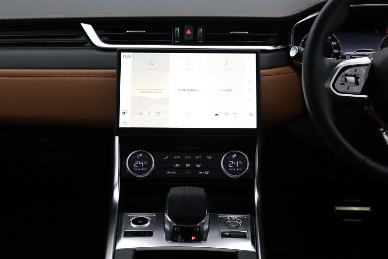 2024 (24) JAGUAR XF 2.0 D200 R-Dynamic HSE Black 5dr Auto 5197925