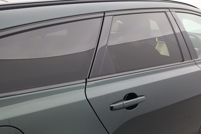 2024 (24) JAGUAR XF 2.0 D200 R-Dynamic HSE Black 5dr Auto 5197905