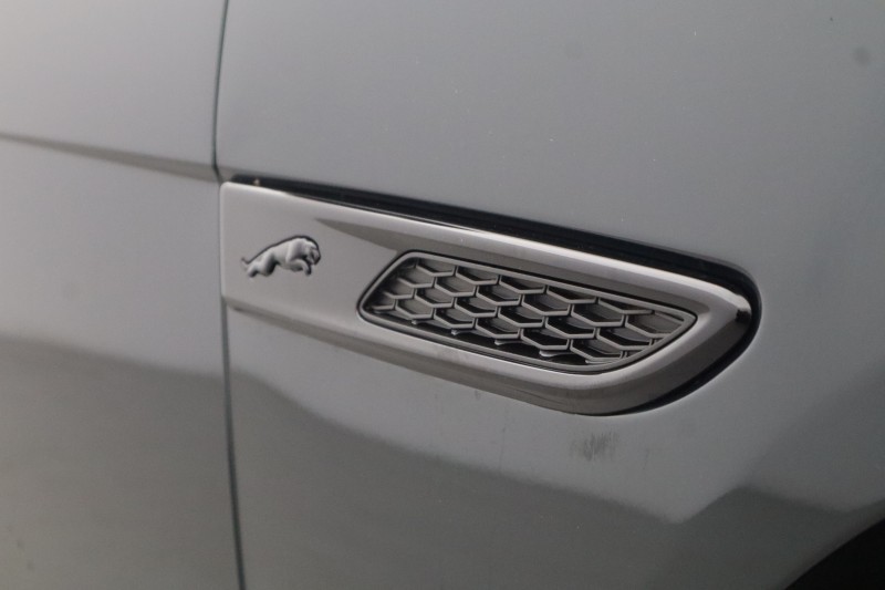 2024 (24) JAGUAR XF 2.0 D200 R-Dynamic HSE Black 5dr Auto 5197903