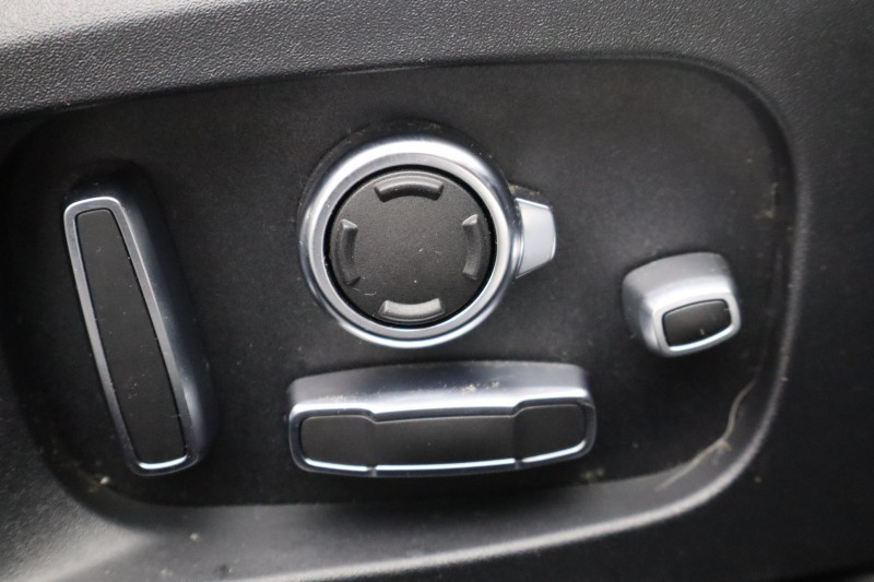 2024 (24) JAGUAR XF 2.0 D200 R-Dynamic HSE Black 5dr Auto 5197934