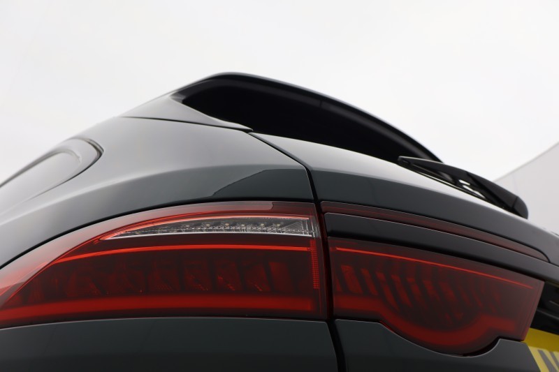 2024 (24) JAGUAR XF 2.0 D200 R-Dynamic HSE Black 5dr Auto 5197910