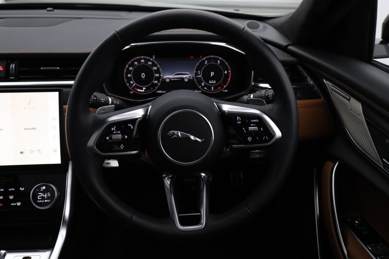 2024 (24) JAGUAR XF 2.0 D200 R-Dynamic HSE Black 5dr Auto 5197927