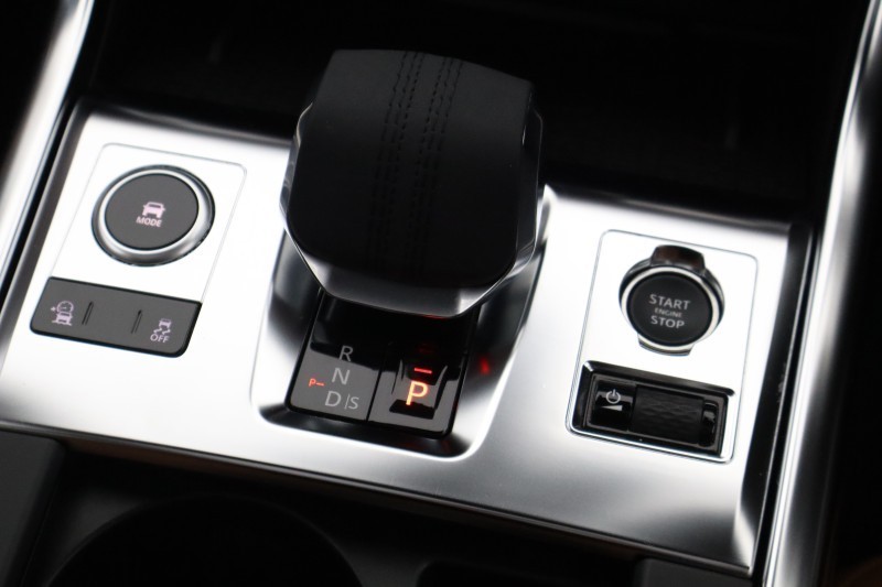 2024 (24) JAGUAR XF 2.0 D200 R-Dynamic HSE Black 5dr Auto 5197926